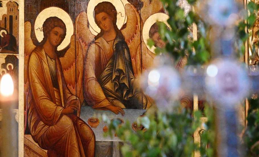 Православные празднуют день Святой Троицы