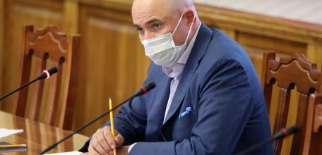 Игорь Артамонов сообщил об усилении контроля за соблюдением масочного режима