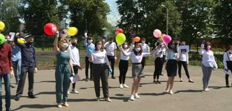 Выпускники 9-х и 11-х классов получили сегодня аттестаты об общем образовании