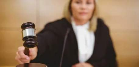 Из зала суда