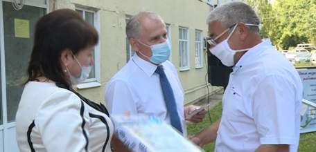 Лучшим медработникам больницы №2 вручили награды в честь профессионального праздника