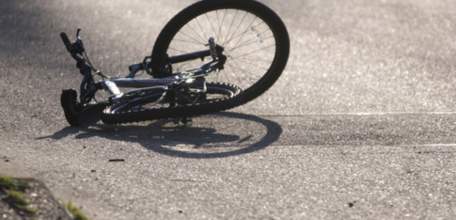 В Елецком районе неустановленный автомобиль сбил велосипедиста и скрылся