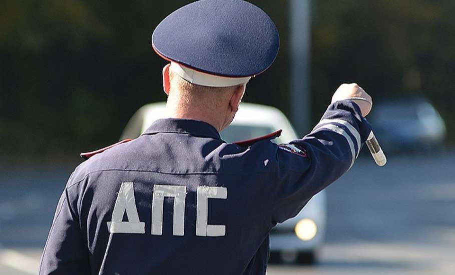 В Елецком районе автолюбитель стал фигурантом уголовного дела о попытке подкупа инспектора ДПС