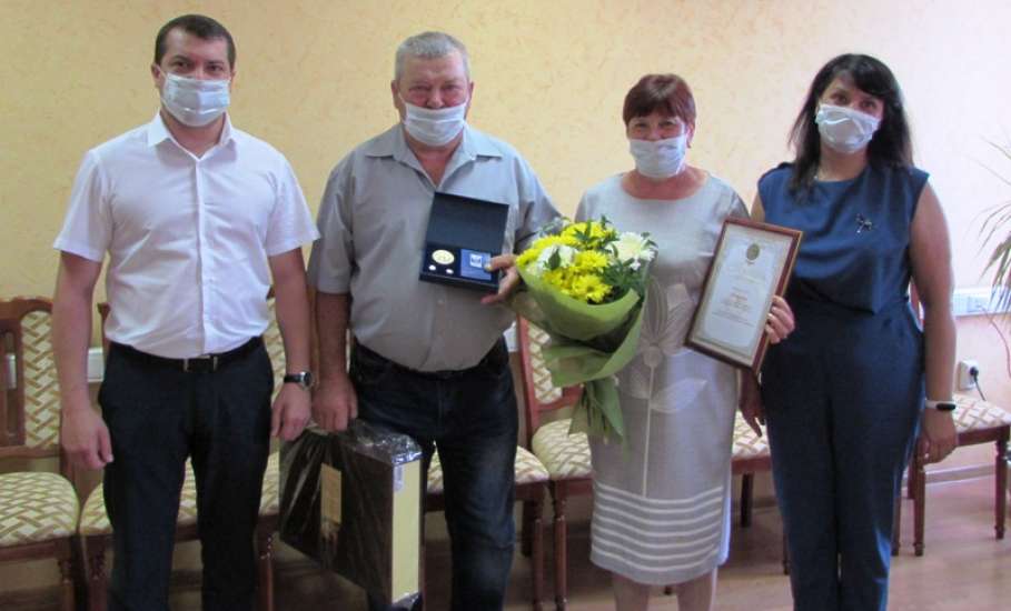 Семью из Елецкого района наградили медалью «За любовь и верность»