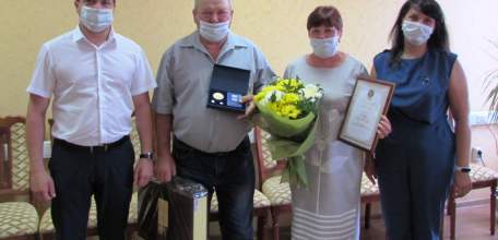 Семью из Елецкого района наградили медалью «За любовь и верность»