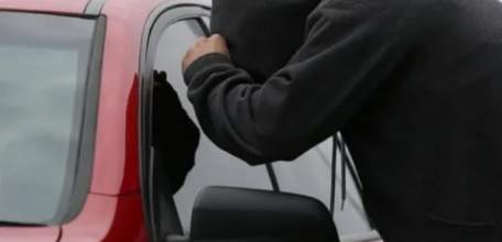 В Ельце задержаны двое несовершеннолетних за кражу денег из автомобиля