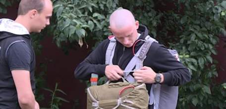 Ко Дню парашютиста: группа молодых ельчан готовится к своему первому шагу в небо