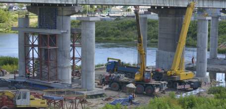 Cтроители завершили возведение новых опор моста через Быструю Сосну
