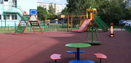 Яркая многофункциональная детская площадка появилась в 5-м микрорайоне