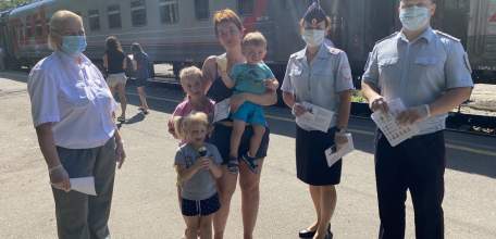 Сотрудники Елецкого ЛО МВД России на транспорте совместно с работниками железной дороги провели профилактическую акцию «Твоя безопасность на железной дороге!»