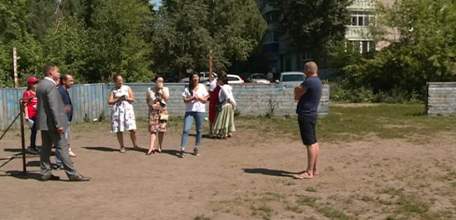 В Ельце прошёл совместный рейд ОНФ по детским игровым площадкам