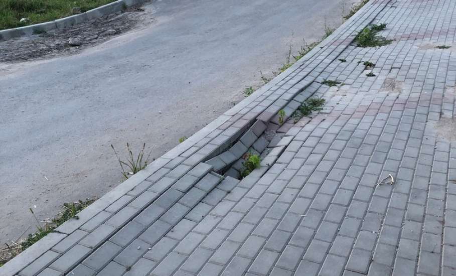 Ужасное состояние сквера в микрорайоне Александровском как форма городского безвластия