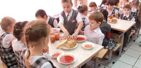 В Липецкой области всех учеников начальных классов обеспечат бесплатными горячими обедами