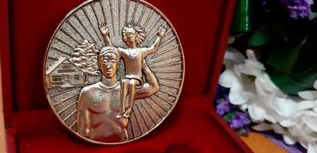 «За верность отцовскому долгу»: началось выдвижение кандидатов на получение областной награды