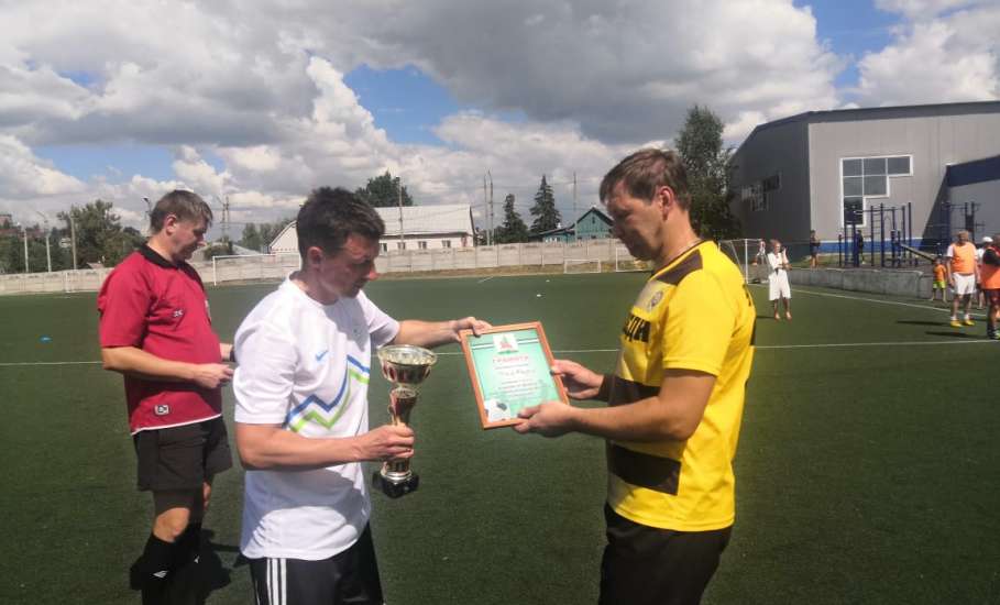 В Ельце состоялся турнир по футболу среди ветеранов (40+), посвящённый Дню физкультурника