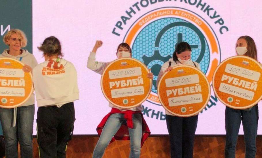Педагог из Ельца получил 429 тысяч рублей на реализацию проекта «Театр для всех»
