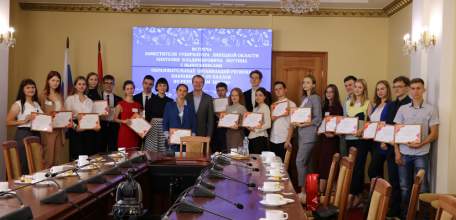 ЕГЭ на 100 баллов в этом году сдали 24 выпускника из Липецкой области