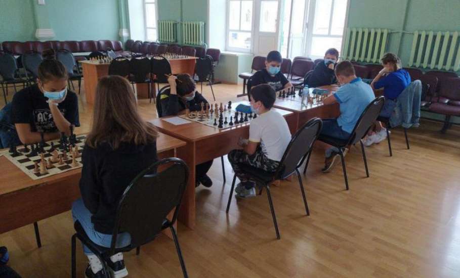 В Ельце стартовали соревнования по шахматам «Белая ладья»