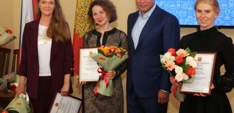 Игорь Артамонов вручил награды лучшим педагогам Липецкой области