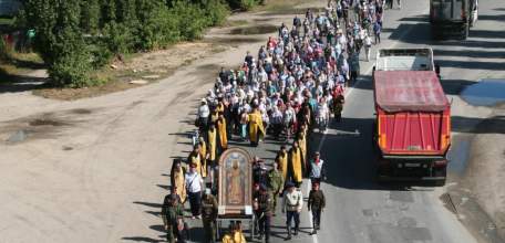 Из Вознесенского кафедрального собора отправился крестный ход «Елец-Задонск»