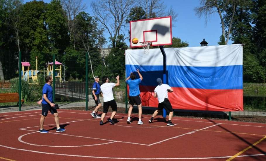 В Петровском парке состоялась акция, посвящённая Дню Государственного флага России