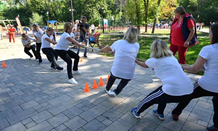 В Петровском парке состоялась акция, посвящённая Дню Государственного флага России