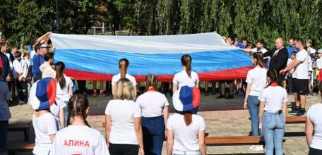 В Петровском парке состоялась акция, посвящённая Дню Государственного флага России