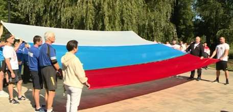 День флага по-спортивному: в парках Ельца прошли флешмобы, соревнования и акции