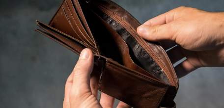 За невыплату заработной платы елецкий предприниматель оштрафован на 3 000 рублей