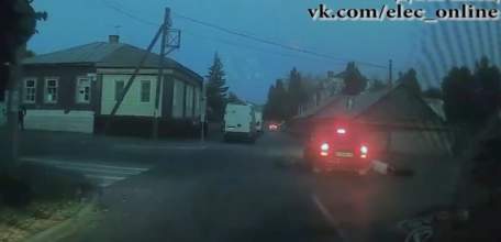 На Октябрьской улице в Ельце &laquo;Лада Калина&raquo; сбила велосипедиста