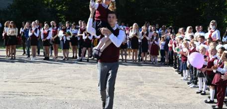 В школах Ельца прошли торжественные линейки