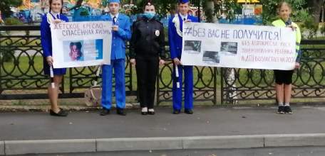 Cотрудники ОГИБДД и ЮИДовцы провели в Ельце акцию «Детское кресло - спасённая жизнь»