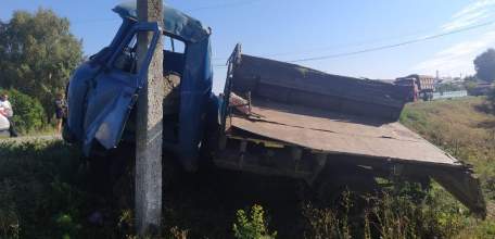 В Елецком районе в столкновении ВАЗа с УАЗом пострадали два человека