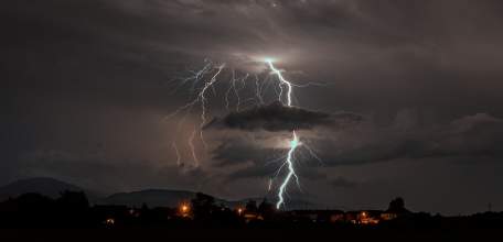 8 сентября на территории Липецкой области ожидается гроза и усиление северо-западного ветра