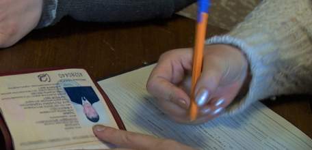 Ельчанка фиктивно поставила на учет иностранца