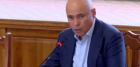 Игорь Артамонов провел рабочее совещание по жалобам жителей на работу медучреждений