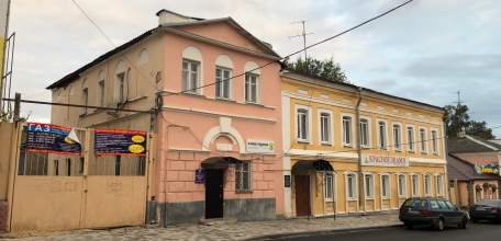Старые здания на Советской разрушаются. Падают куски с крыши, фундамент подтачивает вода...