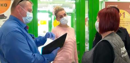 На особом контроле: в торговых точках Ельца проверили соблюдение масочного режима