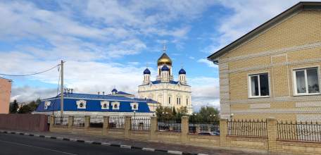 Что за здание на Красной площади уродует своим видом архитектурный и культурный облик города?!