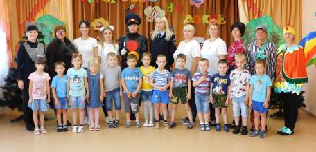 В детском саду посёлка Солидарность провели занятие по Правилам дорожного движения