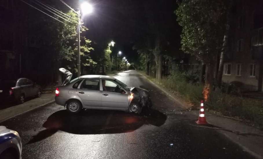 Ночное ДТП в Ельце: автомобиль «Лада-Калина» врезался в дерево