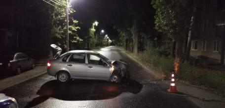 Ночное ДТП в Ельце: автомобиль &laquo;Лада-Калина&raquo; врезался в дерево