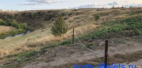 В Елецком районе незаконно на реке Пальне, в особо охраняемой территории, построили баню и перекрыли дорогу к реке шлагбаумом!