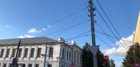 В Ельце различные провода на улице вешает кто хочет и как хочет!