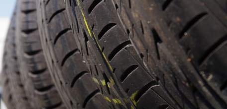 У ельчанина из гаража в посёлке Известкового завода украли четыре автомобильных колеса