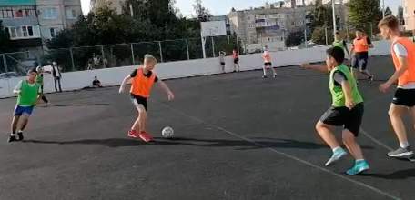 Футбольные баталии за переходящий кубок: стартовала круглогодичная дворовая спартакиада Дома пионеров и школьников