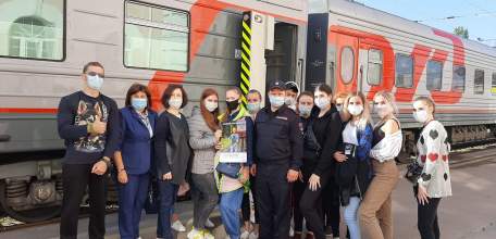 Сотрудники транспортной полиции в очередной раз напомнили правила поведения на объектах железной дороге