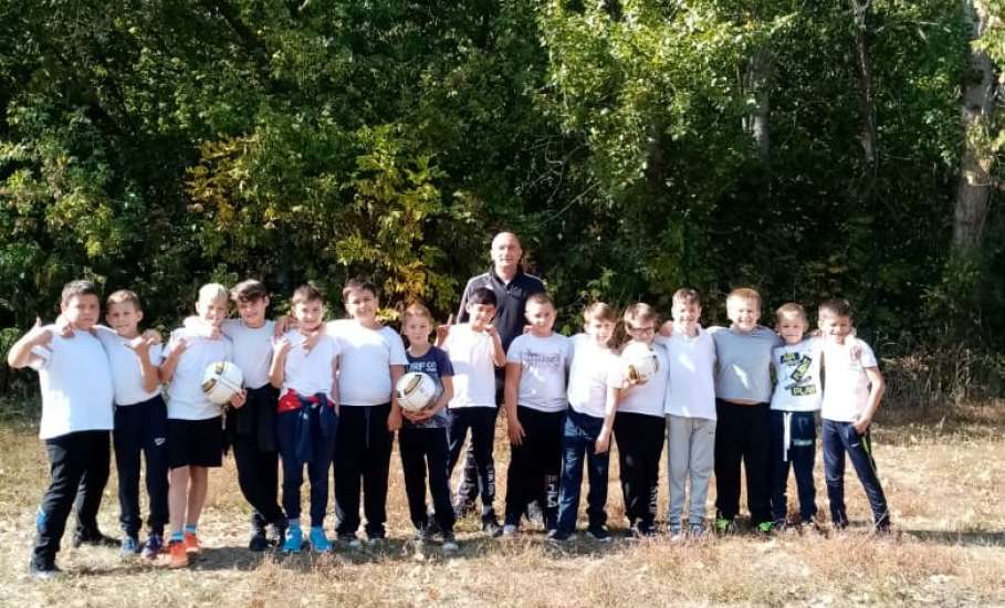 Футбольный клуб «Елец» проводит занятия по футболу для школьников города Ельца