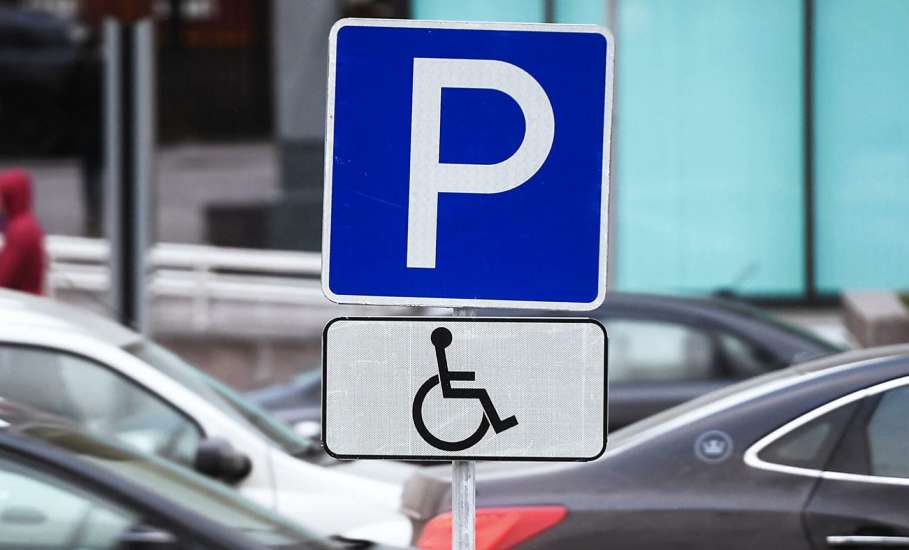 Бесплатная парковка для инвалидов и тех, кто их перевозит: как подтвердить право