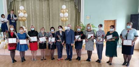 Елецкие учителя принимают поздравления с профессиональным праздником